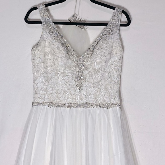 Allure Bridals White Wedding Dress With Veil 10 - Picture 16 of 16